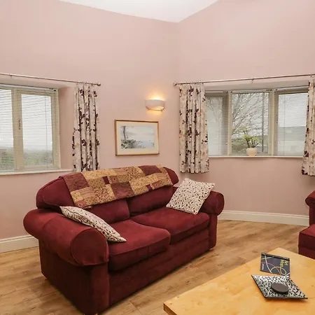 別荘 Eller Riggs *