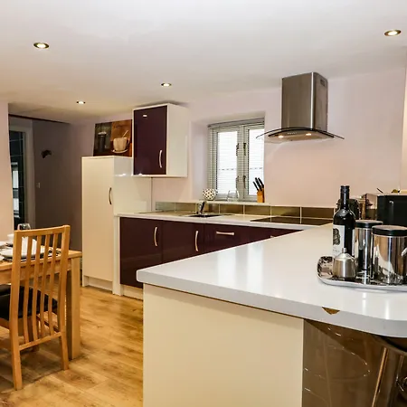 別荘 Eller Riggs *